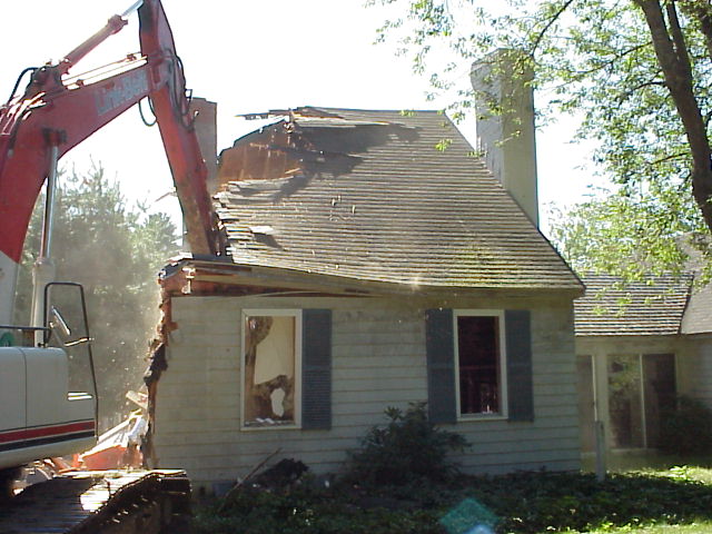 32-Demo;%20Shows%20last%20section%20of%20Leno%20house%20being%20demolished.jpg